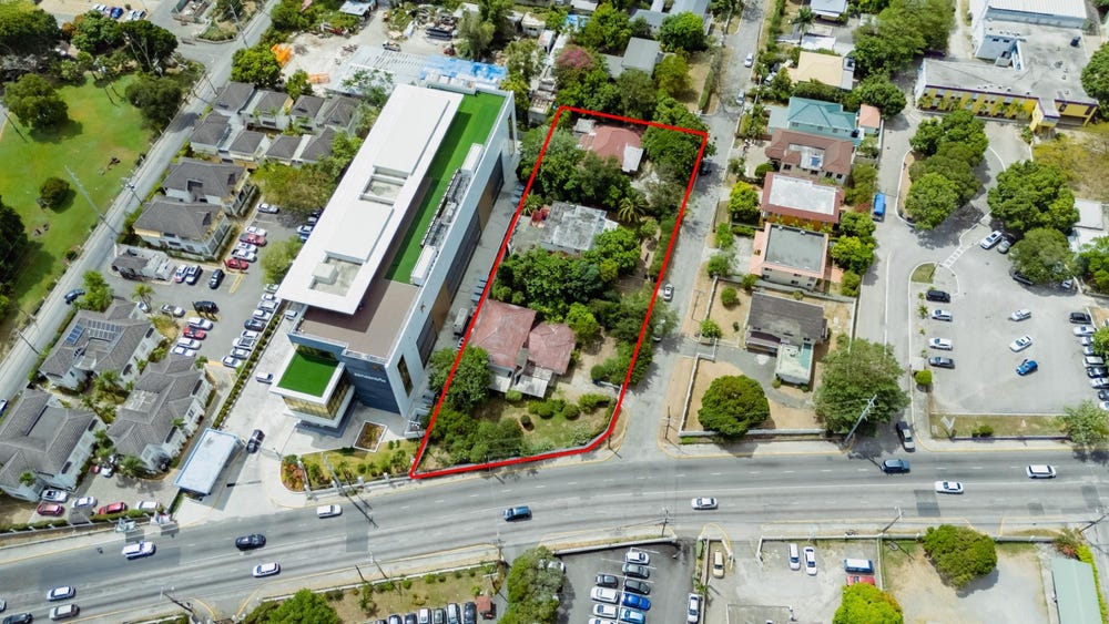 QUEENSWAY, Kingston 10, St. Andrew