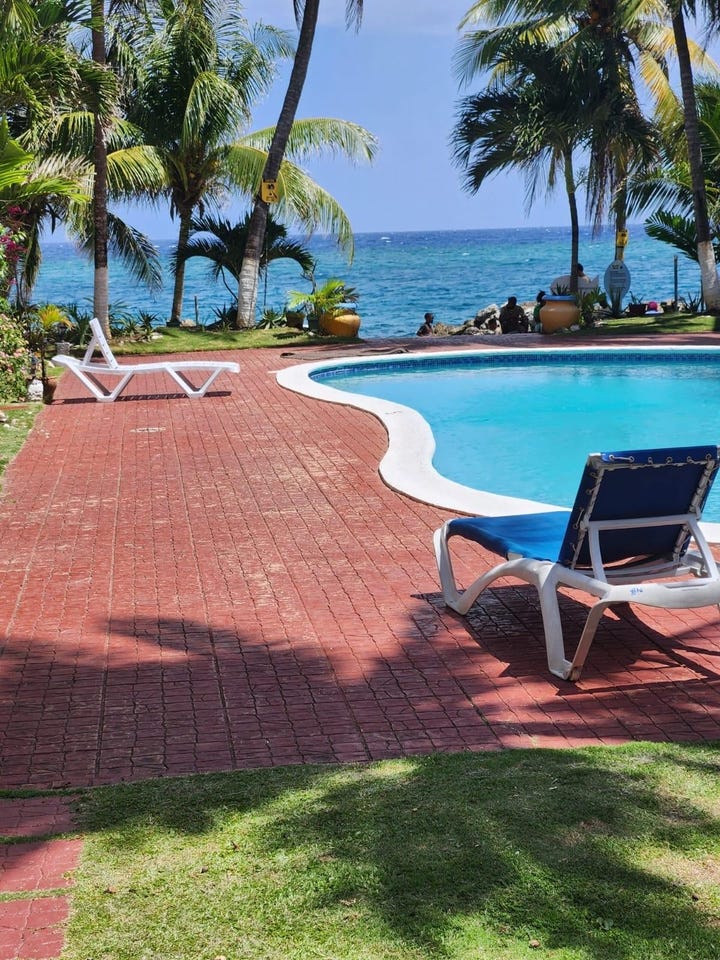 CHRISANNS BEACH RESORT