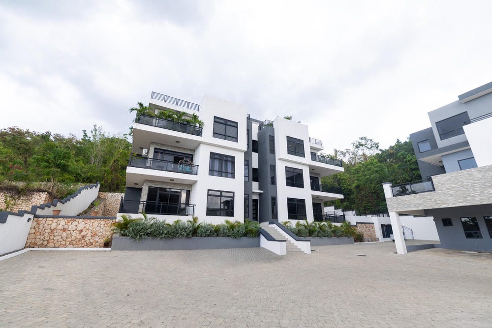 10 HYDRA DRIVE unit: 8, Kingston 19, St. Andrew