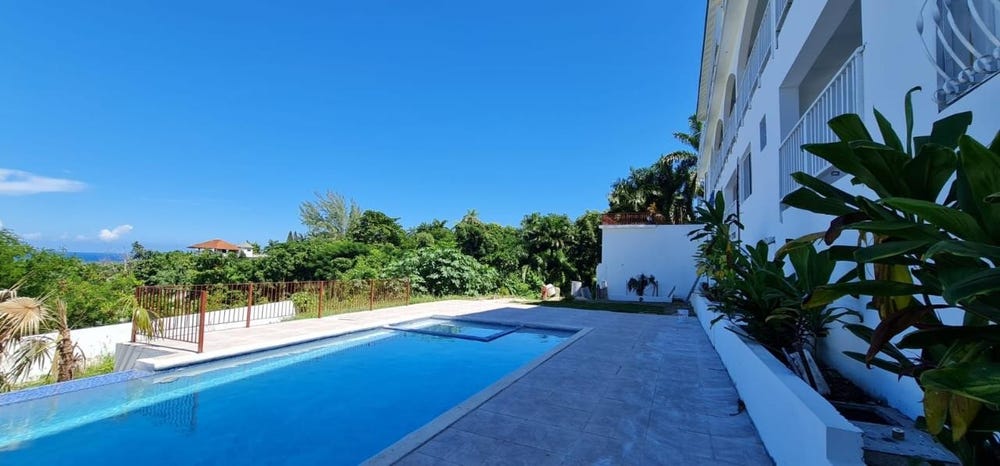 303 CHARLES AVENUE, IRONSHORE unit: B8, Ironshore, St. James