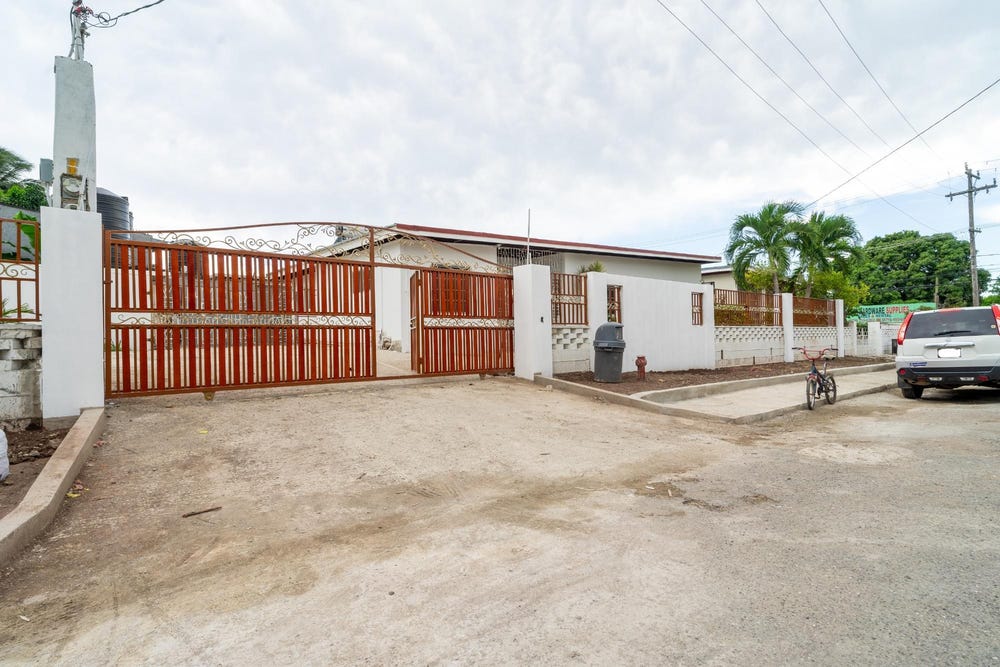 15A CALCRAFT AVENUE KINGSTON unit: 2, Kingston 8, St. Andrew