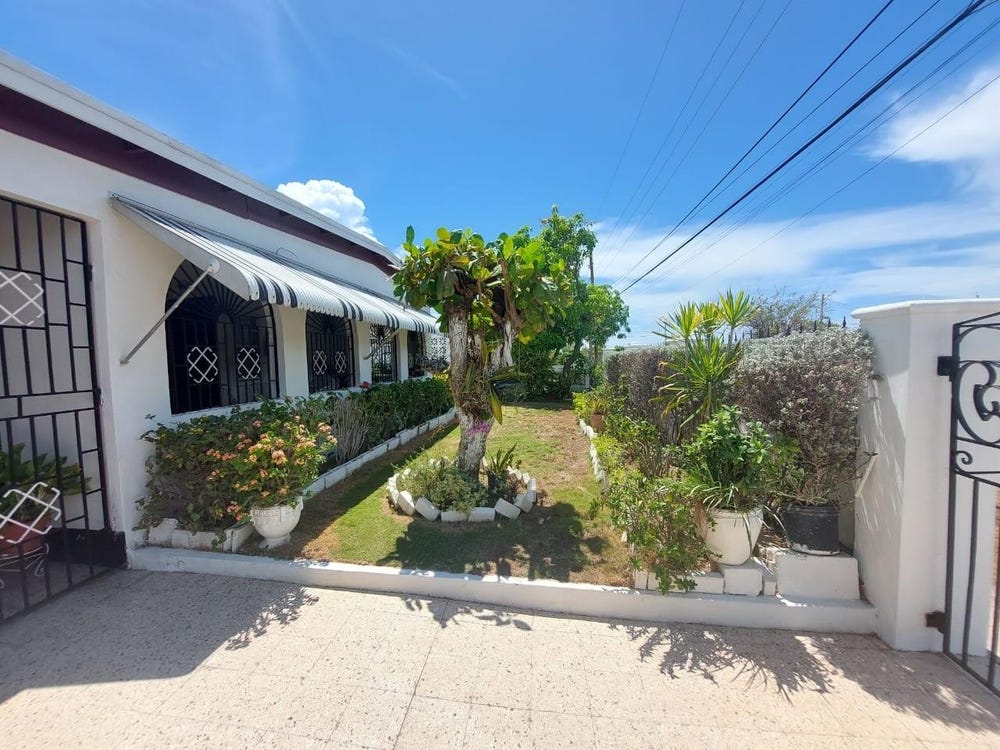 5 DEBBIE AVE, Portmore Mall, St. Catherine