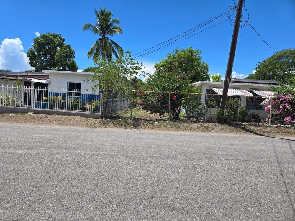 LACATON WAY, BUSHY PARK