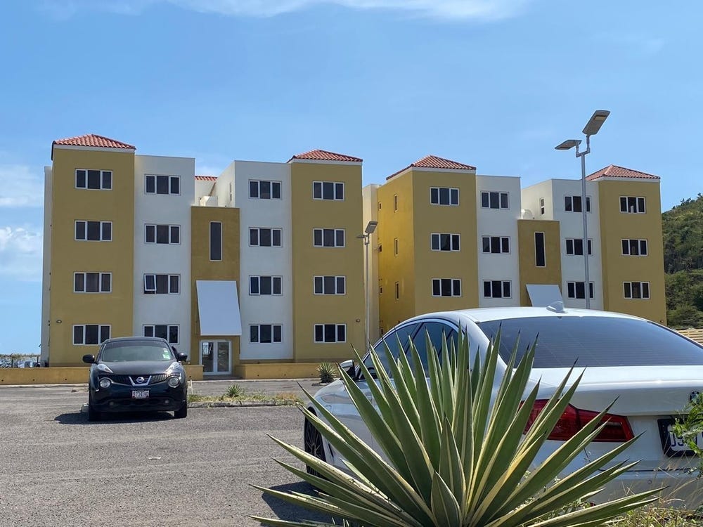 BAY FRONT VILLAS AND APT