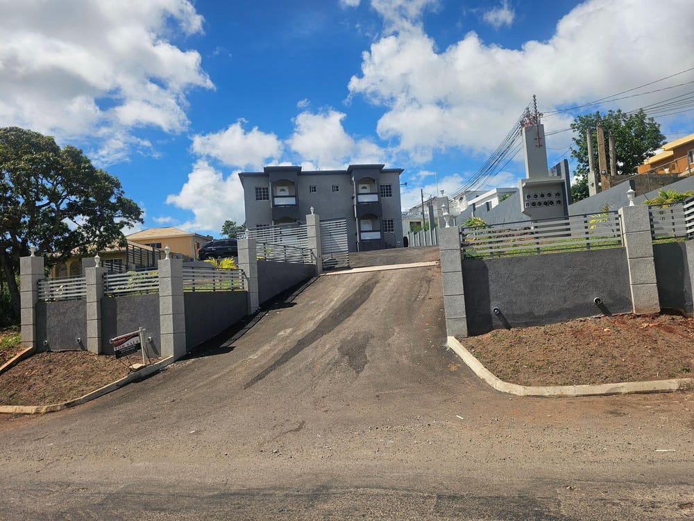 1 KNOCKPATRICK unit: B4, Mandeville, Manchester