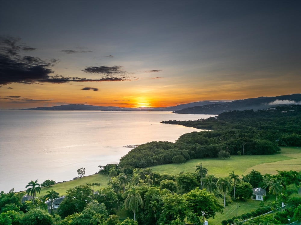 ROUND HILL, HILL TOP