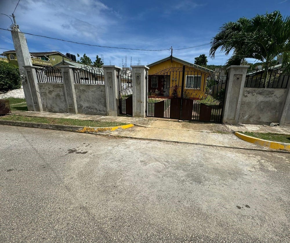 CARLTON CRES. ROSEVALE lot: 350, Rose Hall, St. James