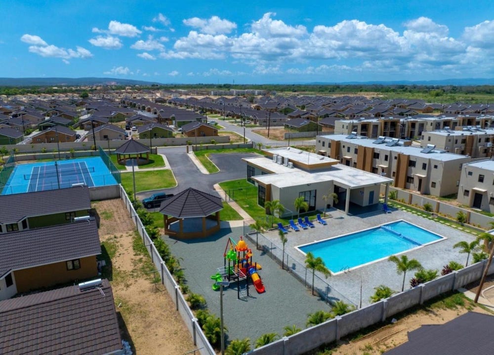 OAK ESTATE, PORTMORE ST C lot: 251, Bernard Lodge, St. Catherine