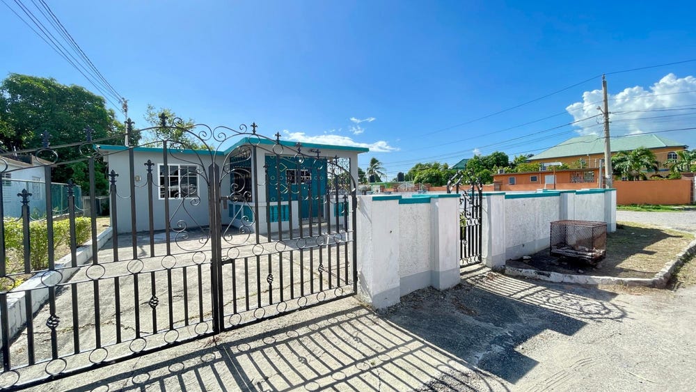 7 WOODPECKER STREET, INNS