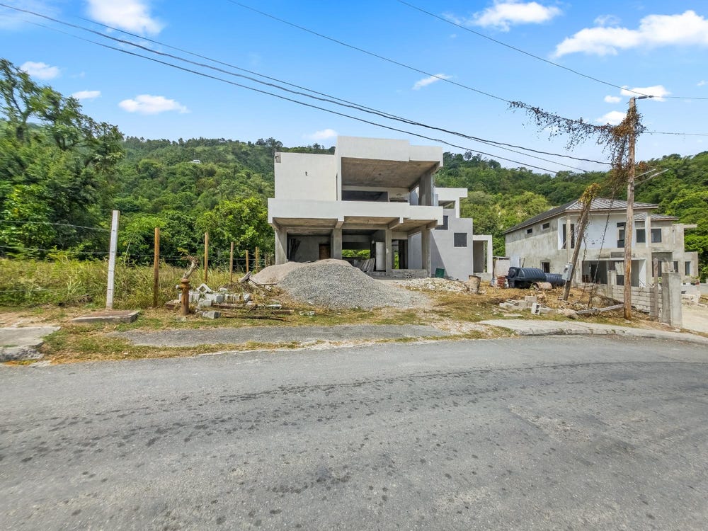 8 WIDCOMBE ESTATE, Kingston 6, St. Andrew